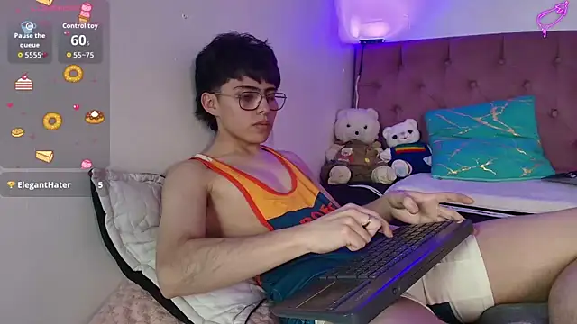 Snapshot of PepperTwink chatting on October 17, 2025, 5:59 pm PepperTwink online show from October 17, 2025, 5:59 pm