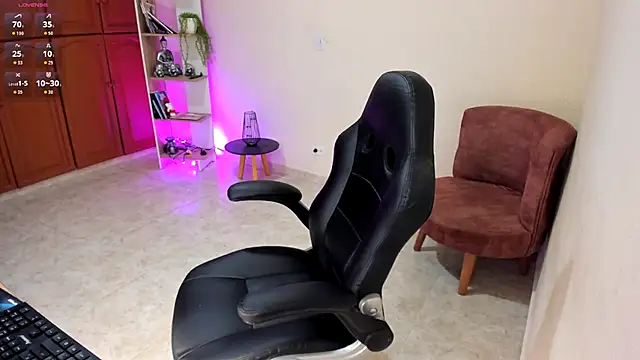 Snapshot of Nathalie_29 chatting on December 19, 2025, 12:29 pm Nathalie 29 online show from December 19, 2025, 12:29 pm