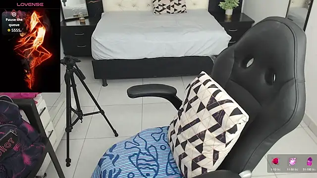 Snapshot of Aaliyah11 chatting on October 28, 2025, 1:17 am Aaliyah11 online show from October 28, 2025, 1:17 am