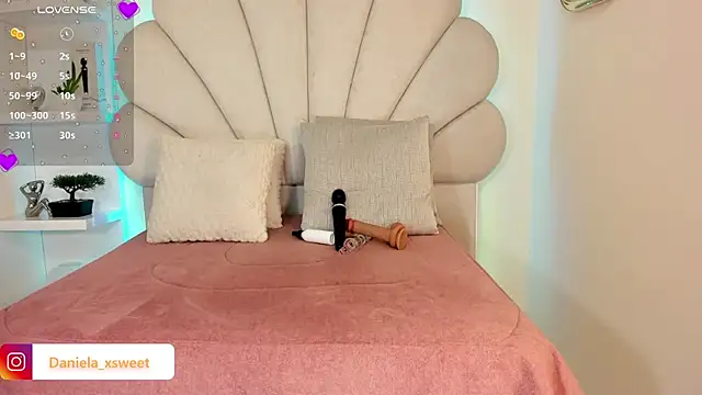 Snapshot of Danielaangelina chatting on December 17, 2025, 6:40 am Danielaangelina online show from December 17, 2025, 6:40 am