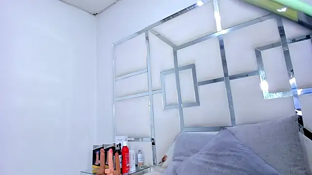 ZoeWan69 online show from November 5, 2025, 11:57 am