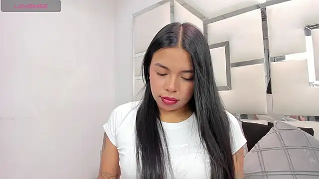 ZoeWan69 online show from February 18, 2026, 1:40 pm