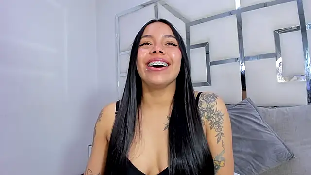 ZoeWan69 online show from November 30, 2025, 1:12 pm