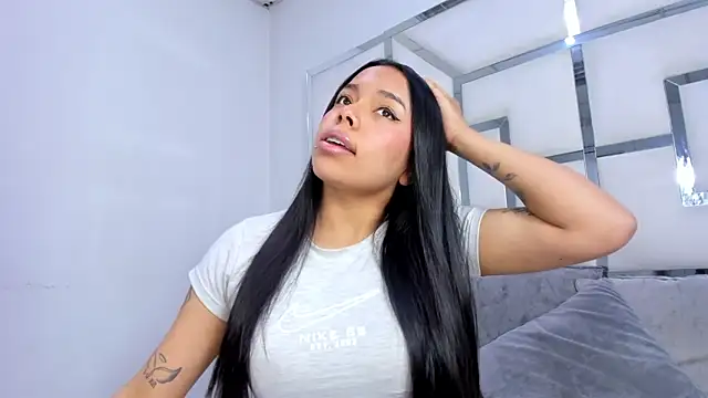 ZoeWan69 online show from November 28, 2025, 12:05 pm