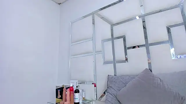 ZoeWan69 online show from December 20, 2025, 12:52 pm