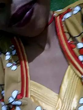 Snapshot of Miss_triha chatting on October 31, 2025, 11:44 pm Miss triha online show from October 31, 2025, 11:44 pm