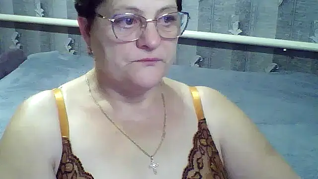 ElzaJewel online show from November 17, 2025, 11:20 pm