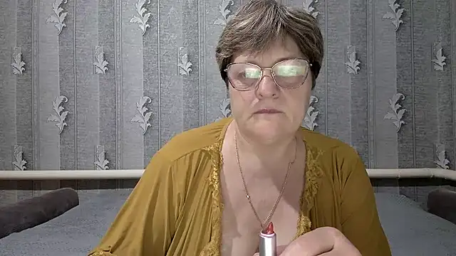 ElzaJewel online show from May 4, 2026, 9:28 pm