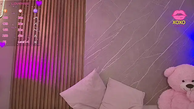 ariana jhonson1 online show from April 16, 2026, 12:28 pm