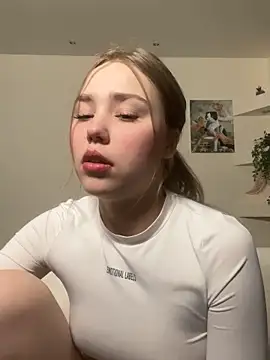 Snapshot of YourMegan chatting on April 18, 2026, 6:32 pm YourMegan online show from April 18, 2026, 6:32 pm