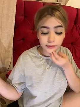 Snapshot of akirahattori chatting on November 18, 2025, 4:16 am akirahattori online show from November 18, 2025, 4:16 am