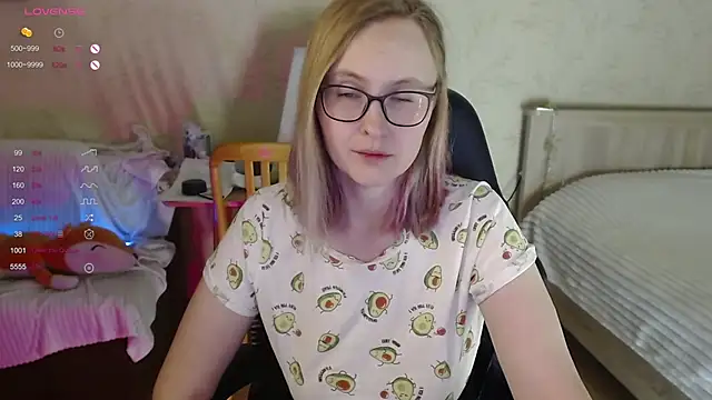 Snapshot of Agatha_Mott chatting on October 31, 2025, 3:03 am Agatha Mott online show from October 31, 2025, 3:03 am