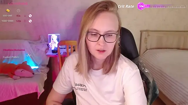 Snapshot of Agatha_Mott chatting on December 19, 2025, 2:26 am Agatha Mott online show from December 19, 2025, 2:26 am