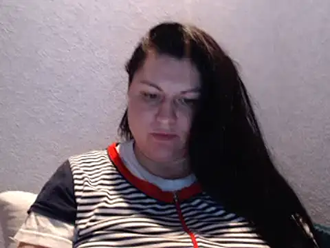 KiraSwee online show from October 9, 2025, 5:35 pm