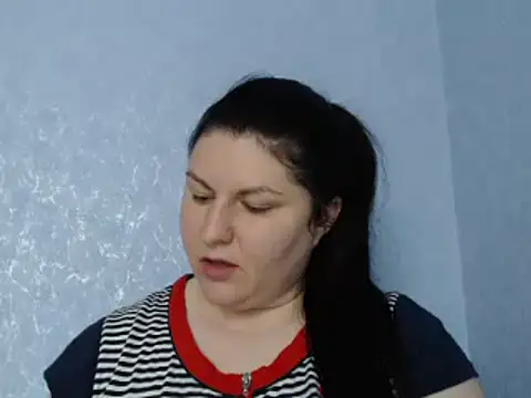 KiraSwee online show from September 22, 2025, 3:18 pm