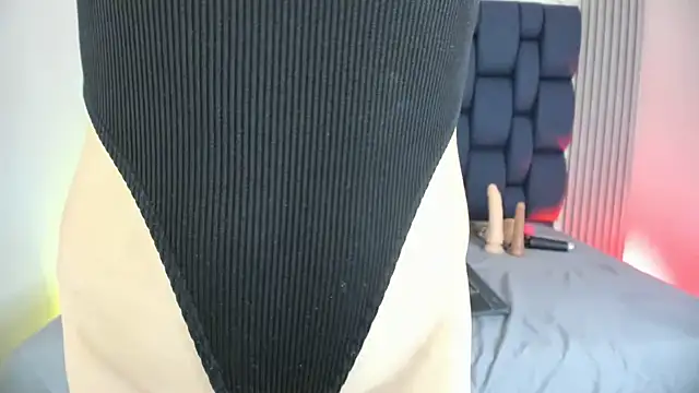 Ashlyaurora online show from March 26, 2026, 4:33 am