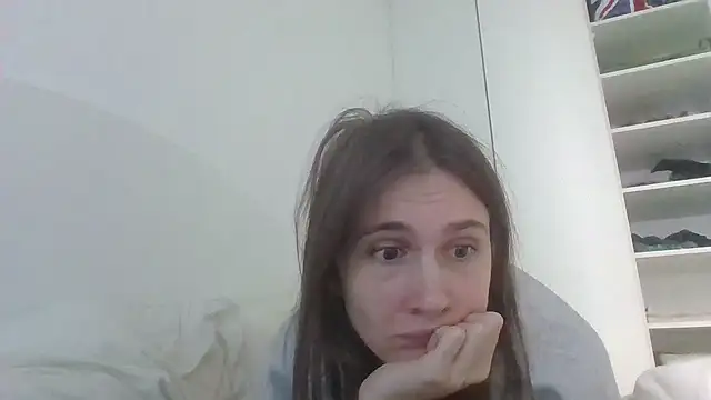 Snapshot of Kisolda2851 chatting on February 3, 2025, 9:52 am Kisolda2851 online show from February 3, 2025, 9:52 am