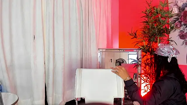 Snapshot of Alissemasiel chatting on April 28, 2026, 6:45 pm Alissemasiel online show from April 28, 2026, 6:45 pm
