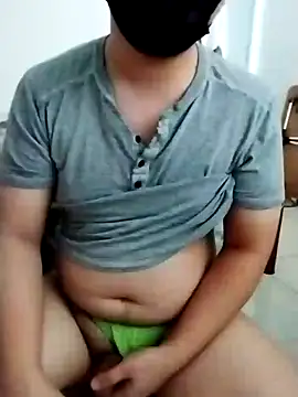 Snapshot of HornyxxxxBear chatting on February 5, 2025, 12:31 am HornyxxxxBear online show from February 5, 2025, 12:31 am