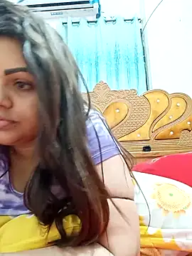 blue-berry07 online show from May 6, 2026, 11:14 am