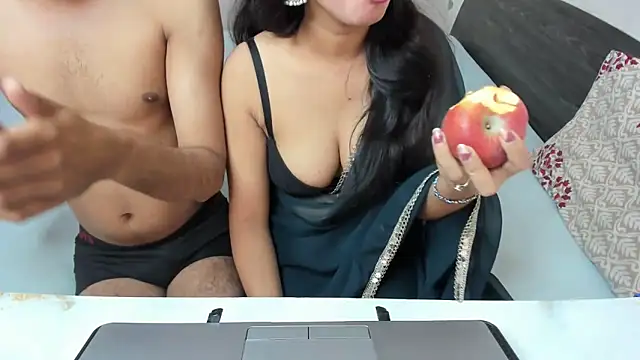 Queen Couple online show from November 30, 2025, 5:08 am