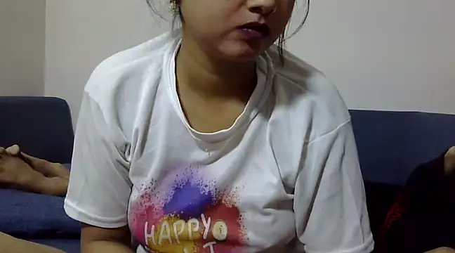 Snapshot of Queen_Couple chatting on March 6, 2025, 11:58 am Queen Couple online show from March 6, 2025, 11:58 am