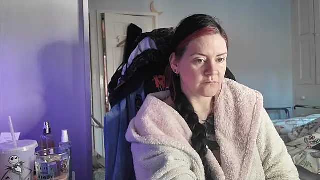 AureliaXOX online show from December 4, 2025, 9:08 am