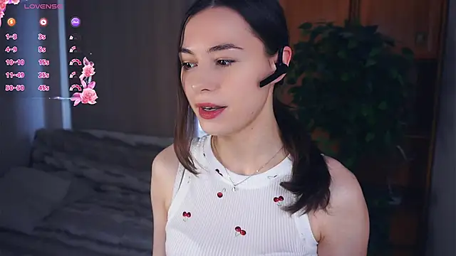 EleneBrach online show from October 21, 2025, 6:13 am