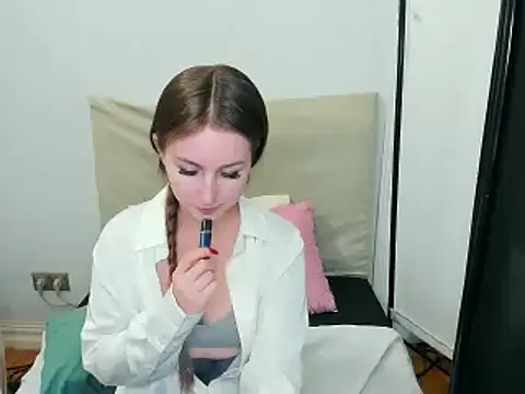 Snapshot of DonnaCam chatting on March 18, 2025, 6:39 pm DonnaCam online show from March 18, 2025, 6:39 pm