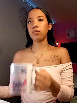 SallyWhitee online show from April 8, 2026, 4:25 am