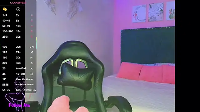 Snapshot of SallyWhitee chatting on December 19, 2025, 4:49 am SallyWhitee online show from December 19, 2025, 4:49 am