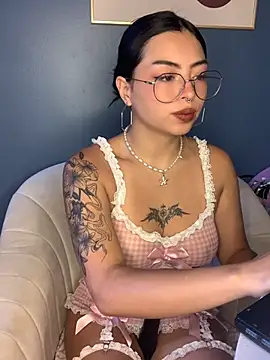 Snapshot of Valu_euphoria chatting on May 1, 2026, 8:47 pm Valu euphoria online show from May 1, 2026, 8:47 pm
