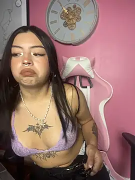 Snapshot of Valu_euphoria chatting on May 14, 2026, 9:23 pm Valu euphoria online show from May 14, 2026, 9:23 pm