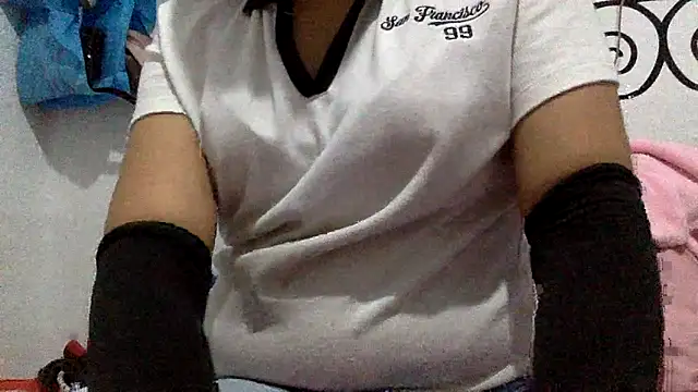 sharonlopez9611 online show from April 4, 2026, 5:58 am