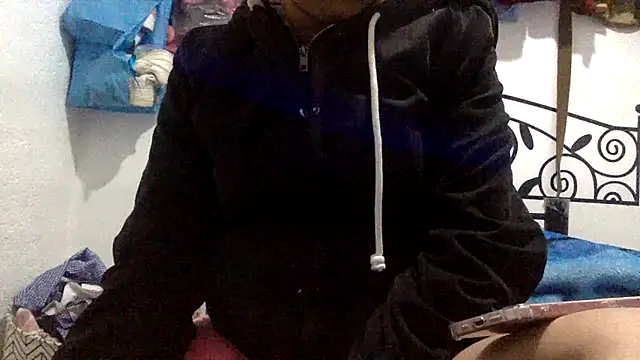 sharonlopez9611 online show from February 26, 2026, 3:17 am