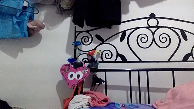 sharonlopez9611 online show from March 25, 2026, 3:06 am