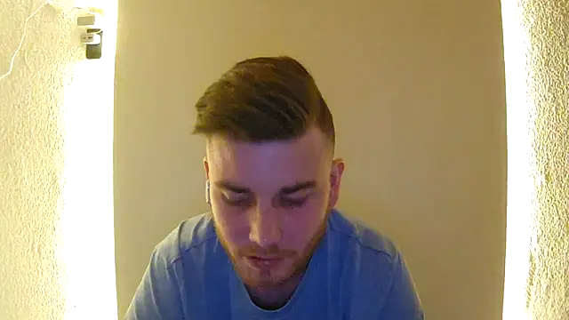 Snapshot of Foxtrott_242 chatting on April 30, 2026, 11:31 pm Foxtrott 242 online show from April 30, 2026, 11:31 pm