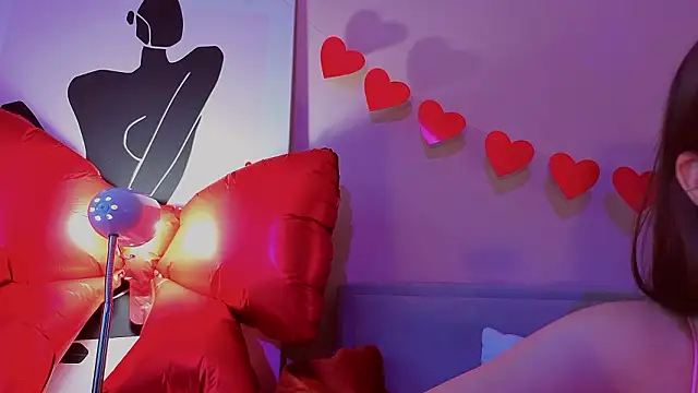 Mia Luw online show from February 17, 2026, 3:26 am