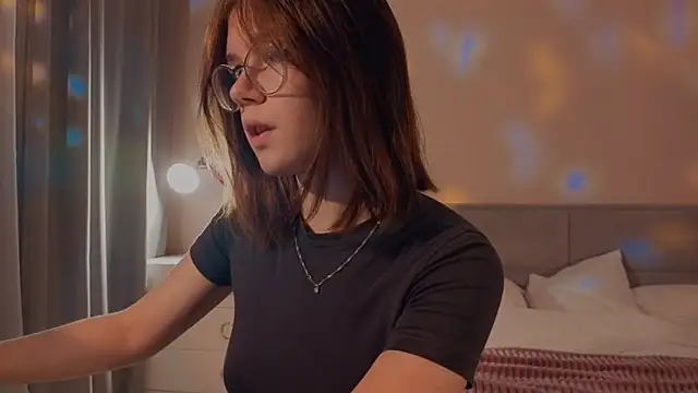 Snapshot of Mia_Luw chatting on September 10, 2025, 4:50 pm Mia Luw online show from September 10, 2025, 4:50 pm