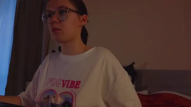 Snapshot of Mia_Luw chatting on October 2, 2025, 4:49 am Mia Luw online show from October 2, 2025, 4:49 am