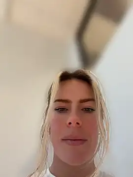 oliviafranciis online show from July 21, 2026, 9:38 pm