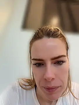 oliviafranciis online show from July 15, 2026, 10:39 pm