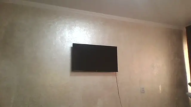 RoyalDessertt online show from November 7, 2025, 5:34 am