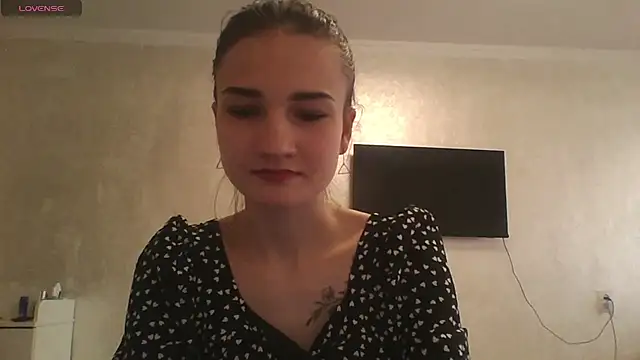 RoyalDessertt online show from March 7, 2025, 8:34 am