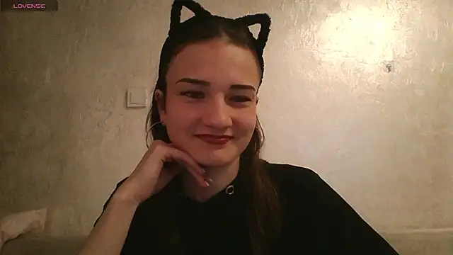 RoyalDessertt online show from March 13, 2025, 7:31 am