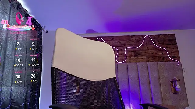 Alektra bryce online show from November 4, 2025, 7:39 pm