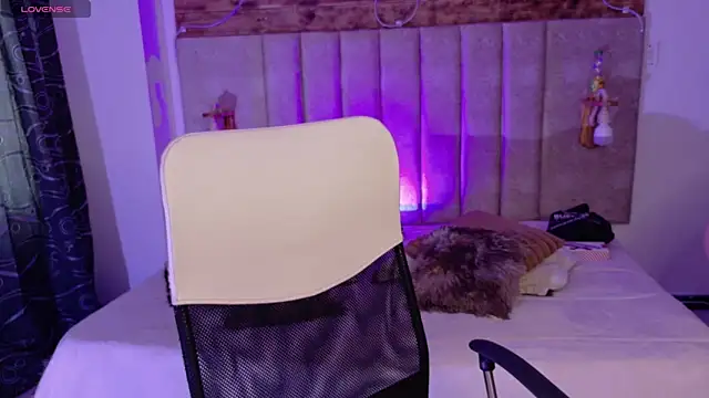 Alektra bryce online show from October 2, 2025, 7:39 pm