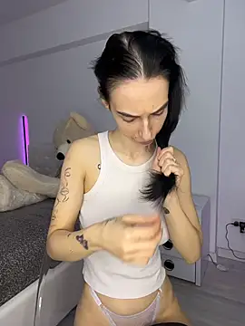 Celine Roxelle online show from March 9, 2026, 9:51 pm