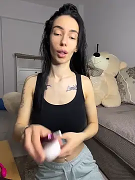 Snapshot of Celine_Roxelle chatting on April 20, 2026, 9:16 pm Celine Roxelle online show from April 20, 2026, 9:16 pm
