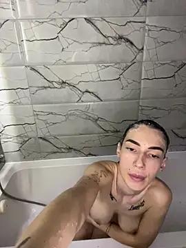 Celine Roxelle online show from November 20, 2025, 6:08 pm